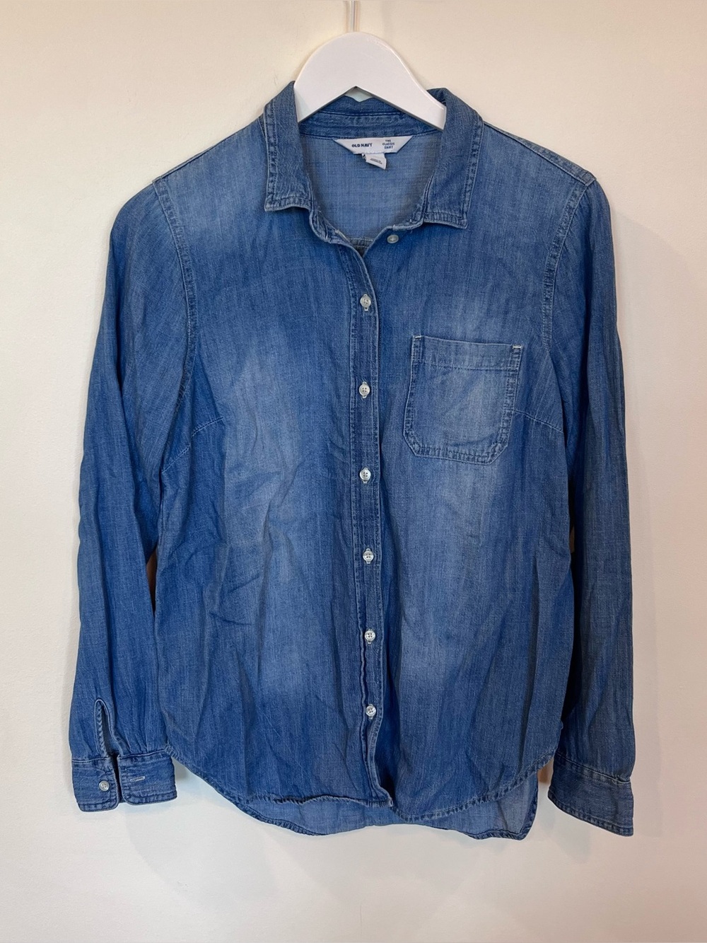 Old Navy The Classic Shirt Womens Button Down Chambray Medium Collar Pocket Blue